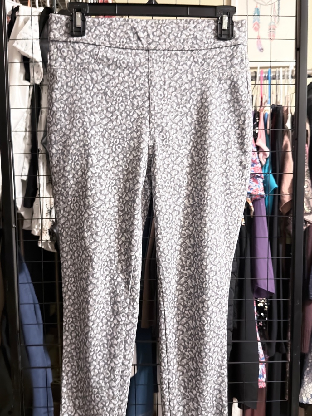 Time and Tru Gray Leopard Print Ponte Capris